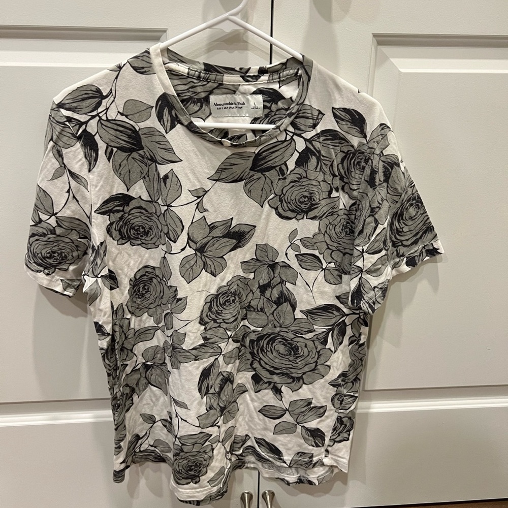 Abercrombie and Fitch Floral tee L